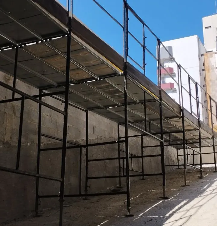 Andaime tubular montado em obra